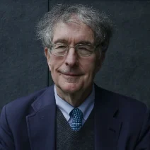 Howard Gardner es un psicólogo, investigador y profesor de la Universidad de Harvard, conocido en el ámbito científico por sus investigaciones en el análisis de las capacidades cognitivas y por haber formulado la teoría de las inteligencias múltiples.
